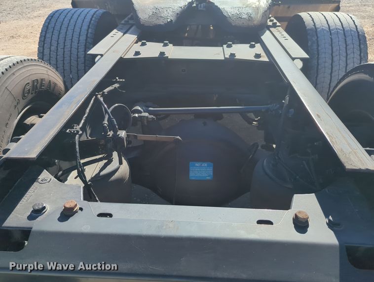 image for item OD9110 2020 Kenworth T680  semi truck