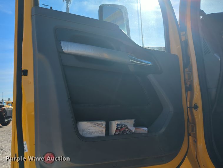 image for item OD9110 2020 Kenworth T680  semi truck