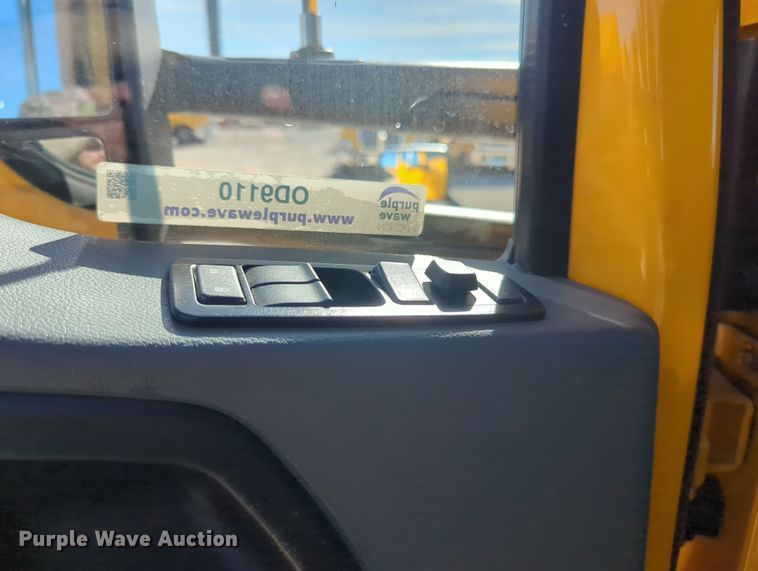 image for item OD9110 2020 Kenworth T680  semi truck