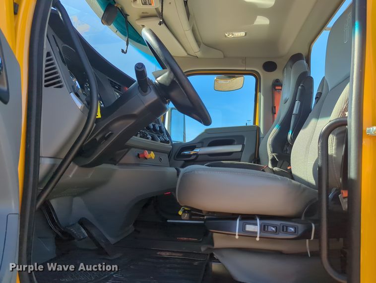 image for item OD9110 2020 Kenworth T680  semi truck