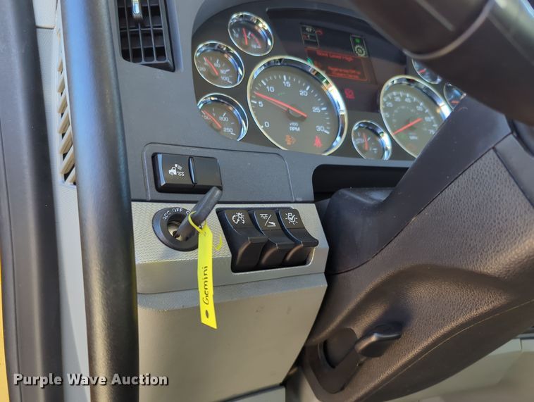 image for item OD9110 2020 Kenworth T680  semi truck