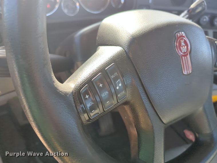 image for item OD9110 2020 Kenworth T680  semi truck