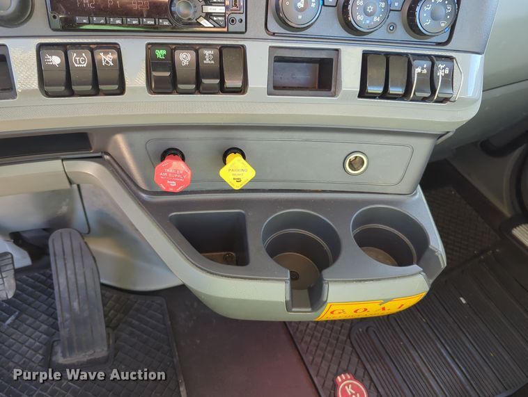 image for item OD9110 2020 Kenworth T680  semi truck