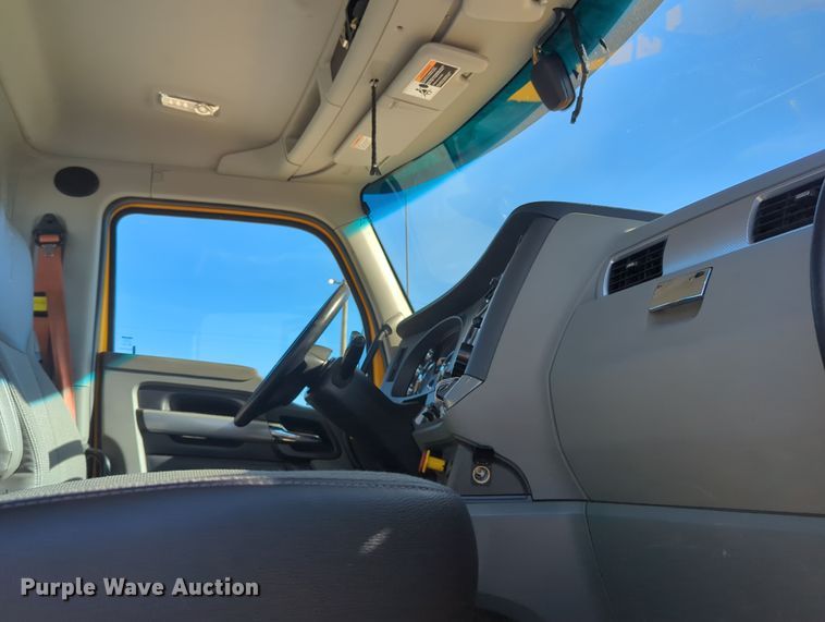 image for item OD9110 2020 Kenworth T680  semi truck