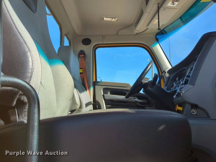 image for item OD9110 2020 Kenworth T680  semi truck