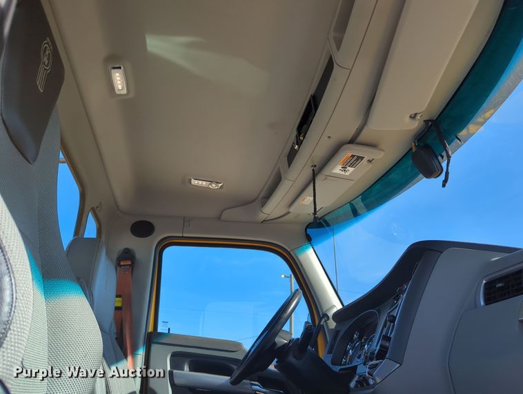 image for item OD9110 2020 Kenworth T680  semi truck