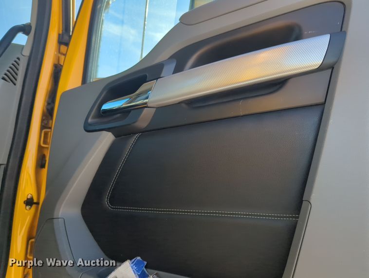 image for item OD9110 2020 Kenworth T680  semi truck