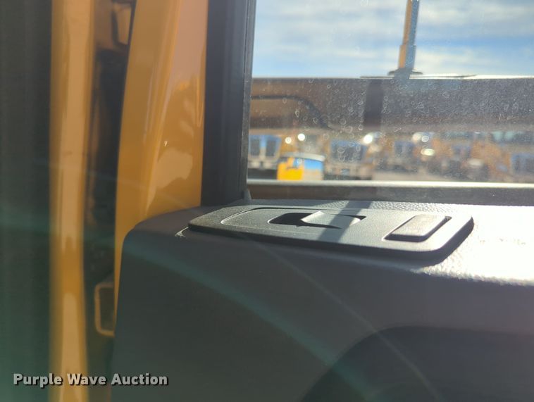 image for item OD9110 2020 Kenworth T680  semi truck