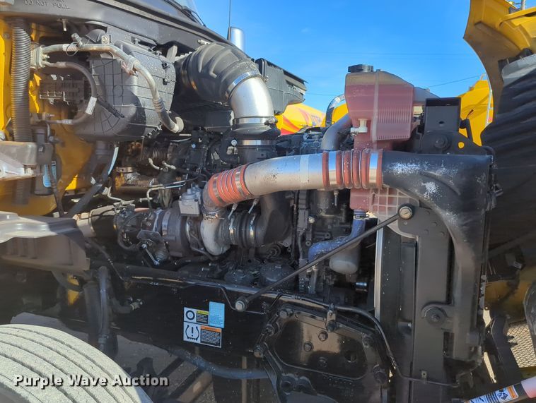 image for item OD9110 2020 Kenworth T680  semi truck