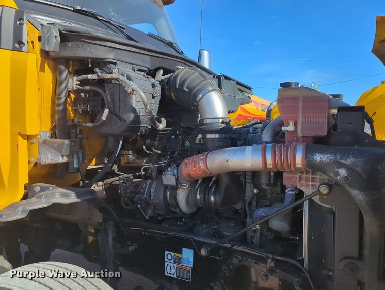 image for item OD9110 2020 Kenworth T680  semi truck