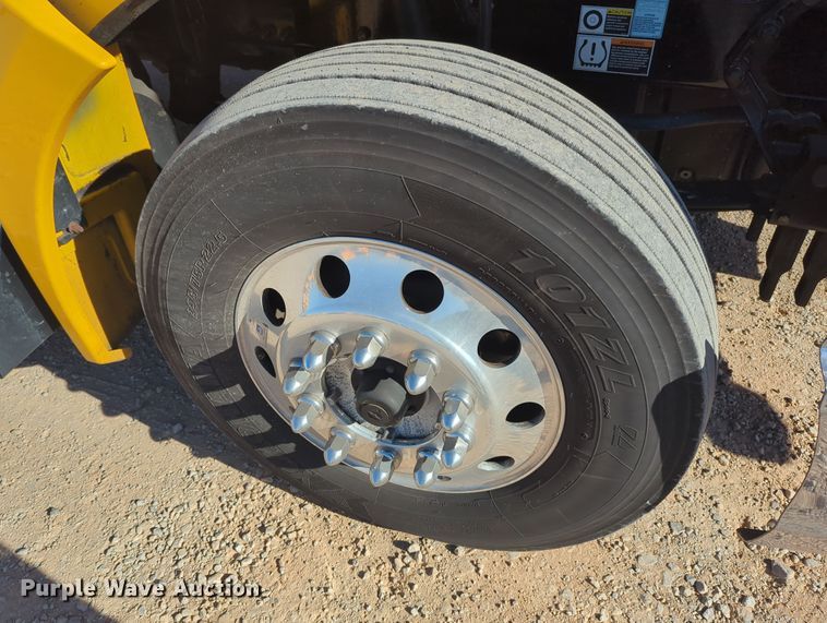 image for item OD9110 2020 Kenworth T680  semi truck