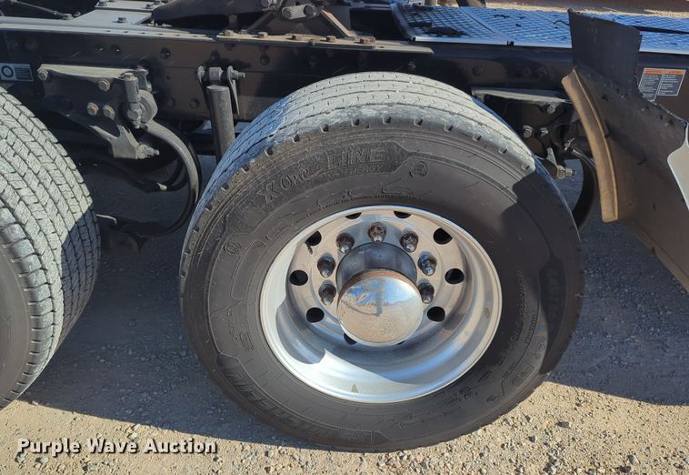 image for item OD9110 2020 Kenworth T680  semi truck