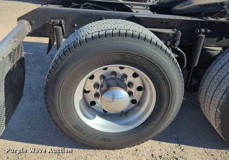 image for item OD9110 2020 Kenworth T680  semi truck