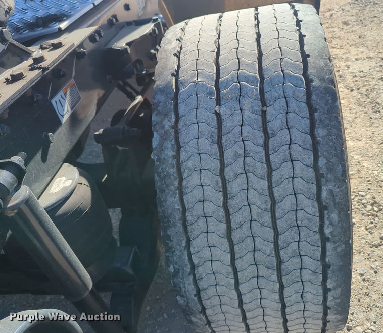 image for item OD9110 2020 Kenworth T680  semi truck