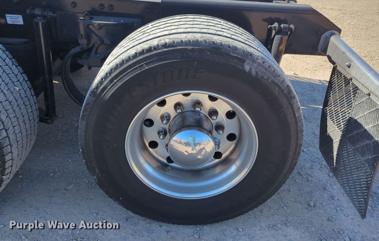 image for item OD9110 2020 Kenworth T680  semi truck