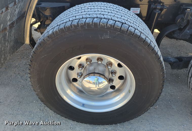 image for item OD9110 2020 Kenworth T680  semi truck