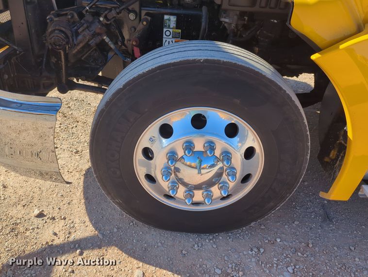 image for item OD9110 2020 Kenworth T680  semi truck