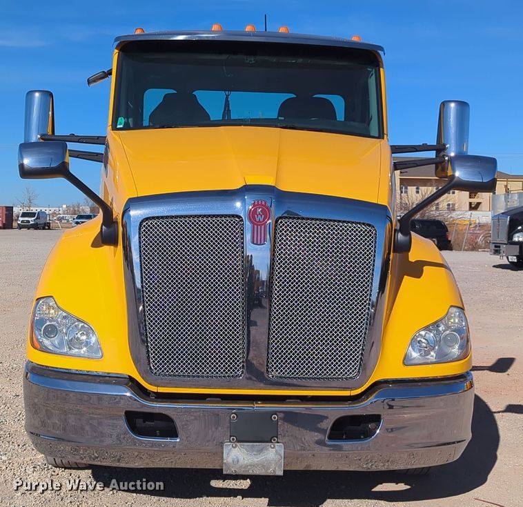 image for item OD9112 2020 Kenworth T680  semi truck