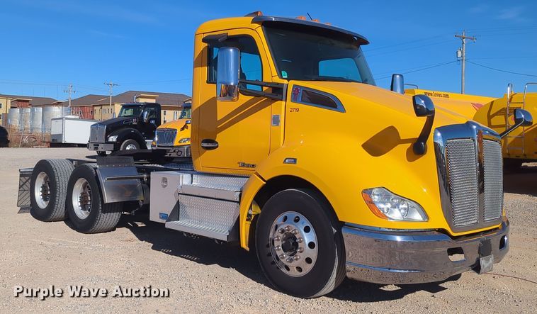 image for item OD9112 2020 Kenworth T680  semi truck
