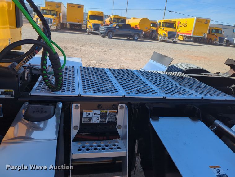 image for item OD9112 2020 Kenworth T680  semi truck