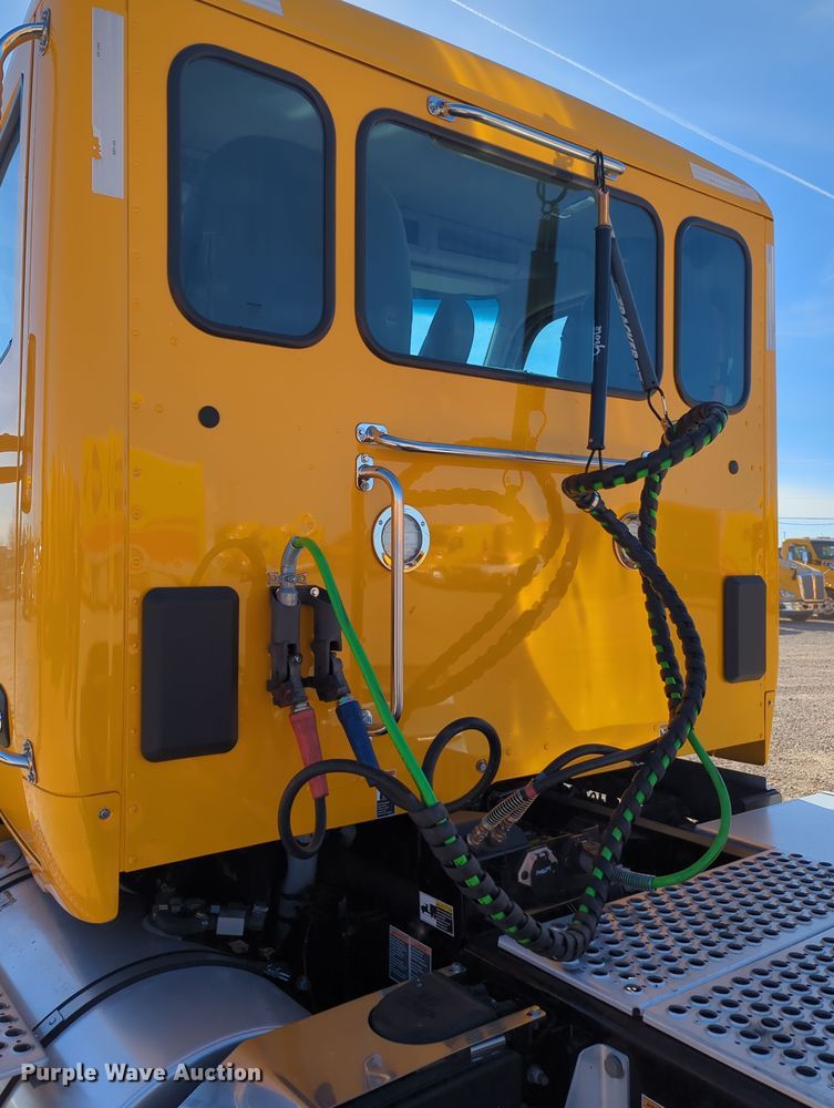 image for item OD9112 2020 Kenworth T680  semi truck