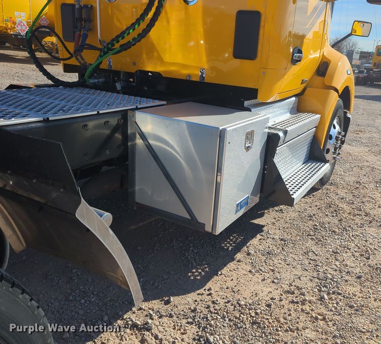 image for item OD9112 2020 Kenworth T680  semi truck