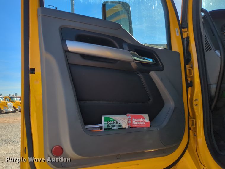 image for item OD9112 2020 Kenworth T680  semi truck