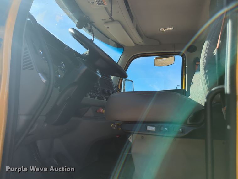 image for item OD9112 2020 Kenworth T680  semi truck