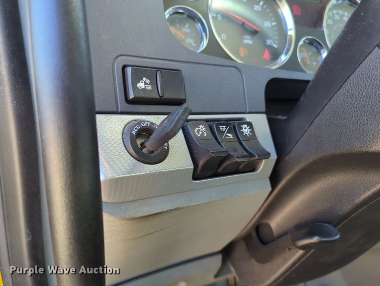 image for item OD9112 2020 Kenworth T680  semi truck