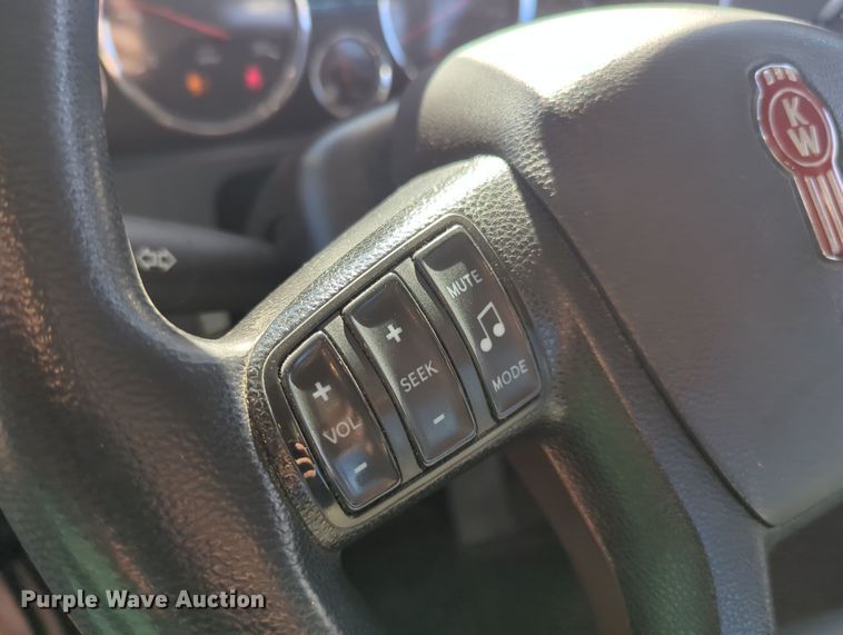 image for item OD9112 2020 Kenworth T680  semi truck