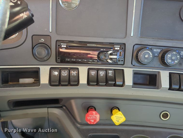 image for item OD9112 2020 Kenworth T680  semi truck