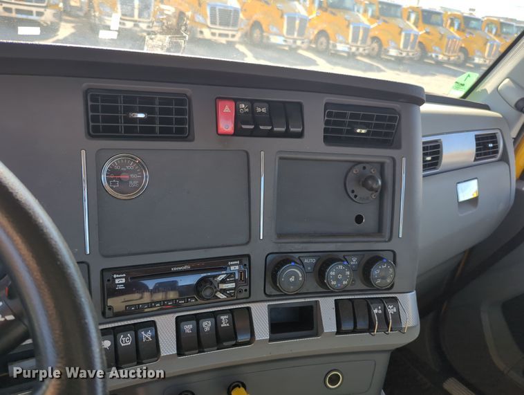 image for item OD9112 2020 Kenworth T680  semi truck