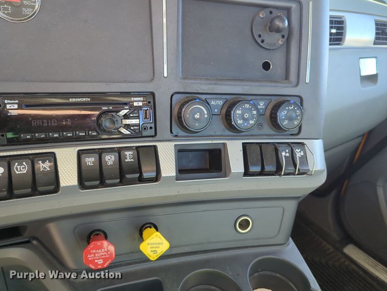 image for item OD9112 2020 Kenworth T680  semi truck