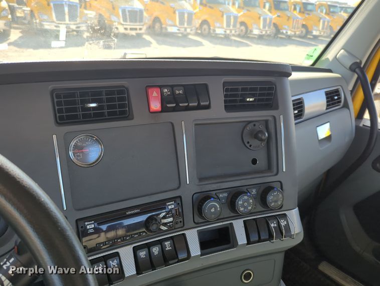 image for item OD9112 2020 Kenworth T680  semi truck