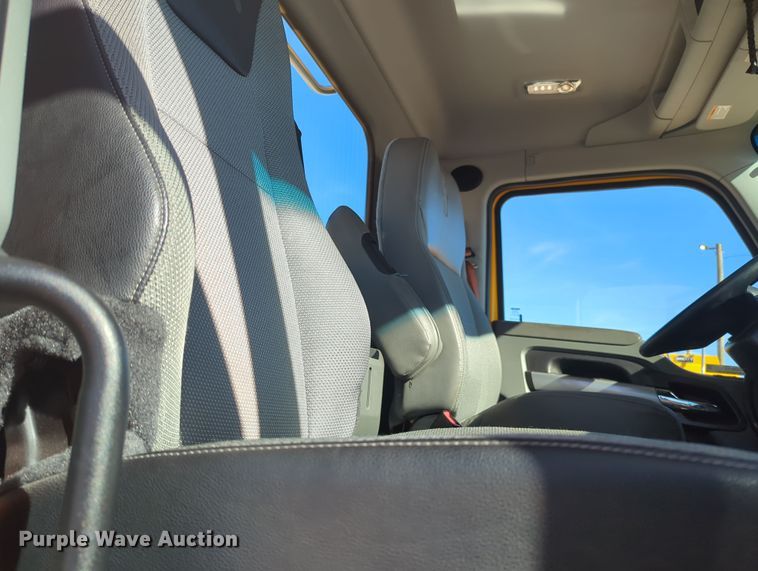 image for item OD9112 2020 Kenworth T680  semi truck