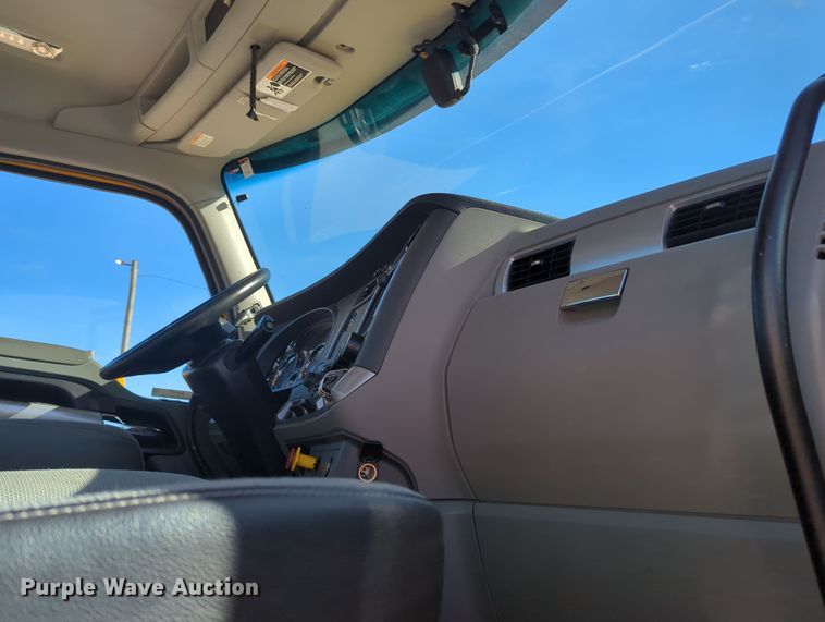 image for item OD9112 2020 Kenworth T680  semi truck