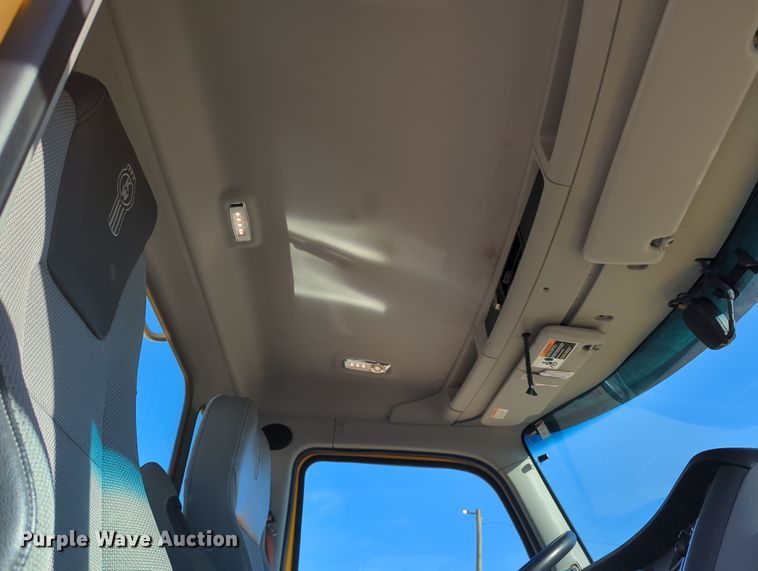 image for item OD9112 2020 Kenworth T680  semi truck