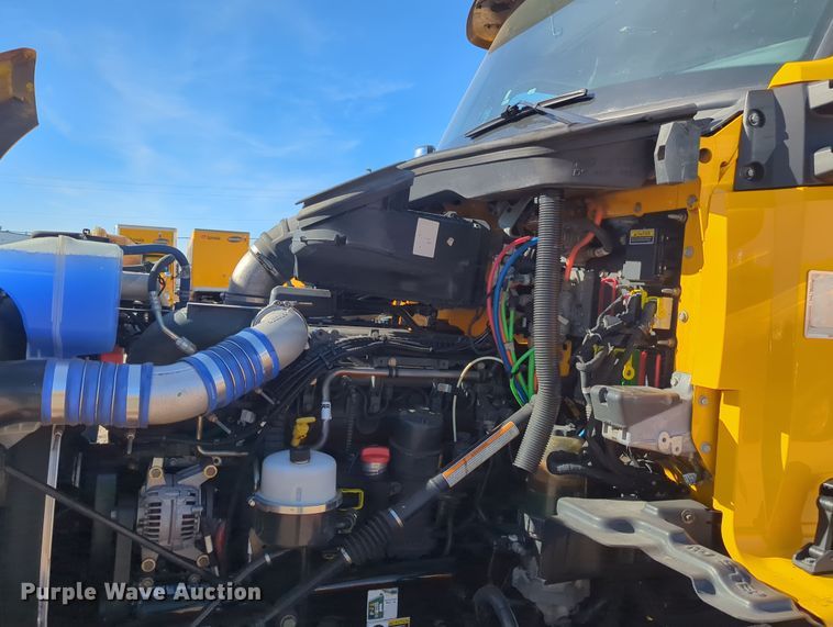 image for item OD9112 2020 Kenworth T680  semi truck