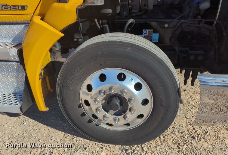 image for item OD9112 2020 Kenworth T680  semi truck