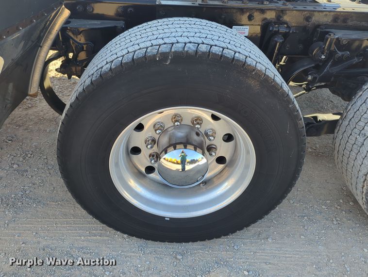 image for item OD9112 2020 Kenworth T680  semi truck