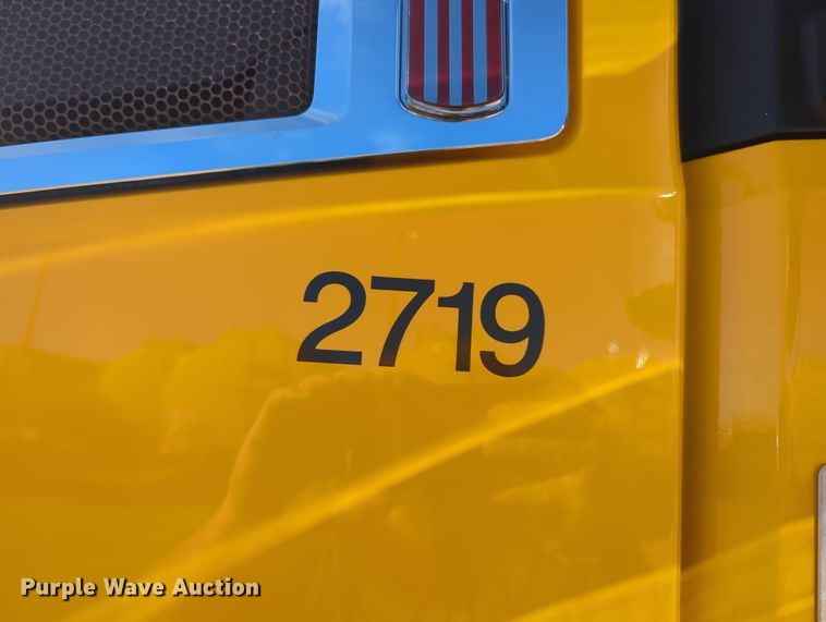 image for item OD9112 2020 Kenworth T680  semi truck