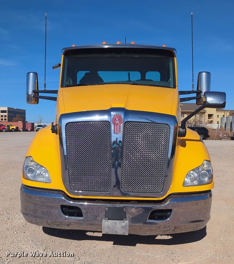 image for item OD9114 2019 Kenworth T680  semi truck
