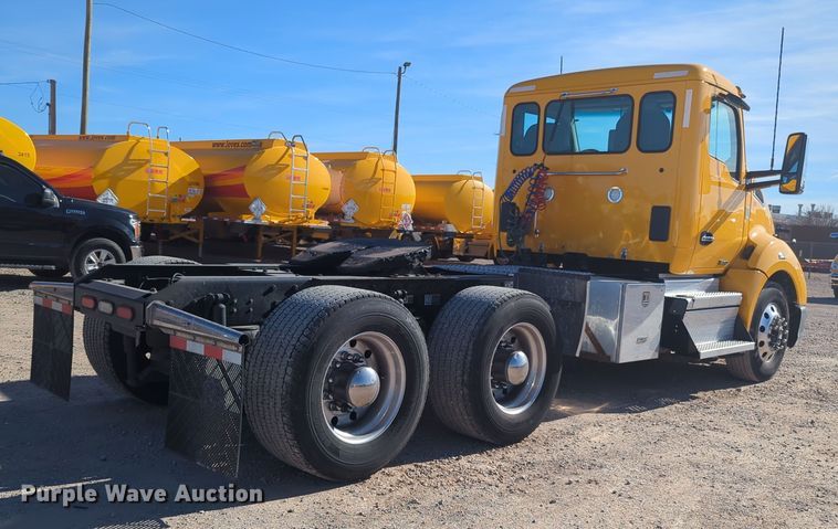 image for item OD9114 2019 Kenworth T680  semi truck