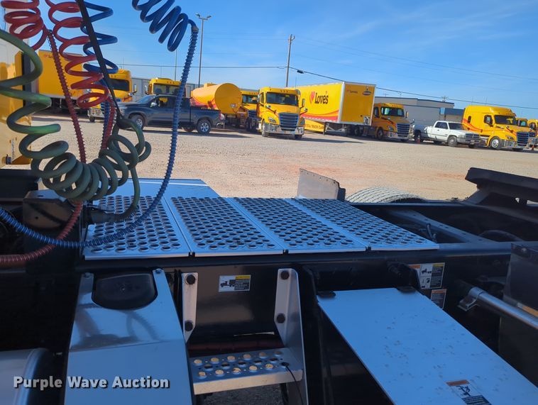 image for item OD9114 2019 Kenworth T680  semi truck