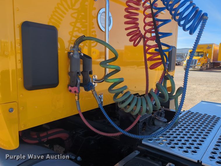 image for item OD9114 2019 Kenworth T680  semi truck