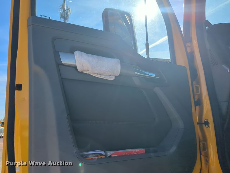 image for item OD9114 2019 Kenworth T680  semi truck