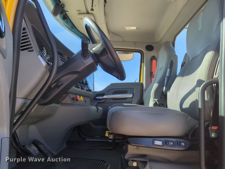 image for item OD9114 2019 Kenworth T680  semi truck