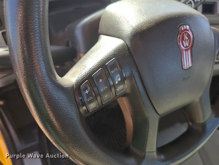 image for item OD9114 2019 Kenworth T680  semi truck