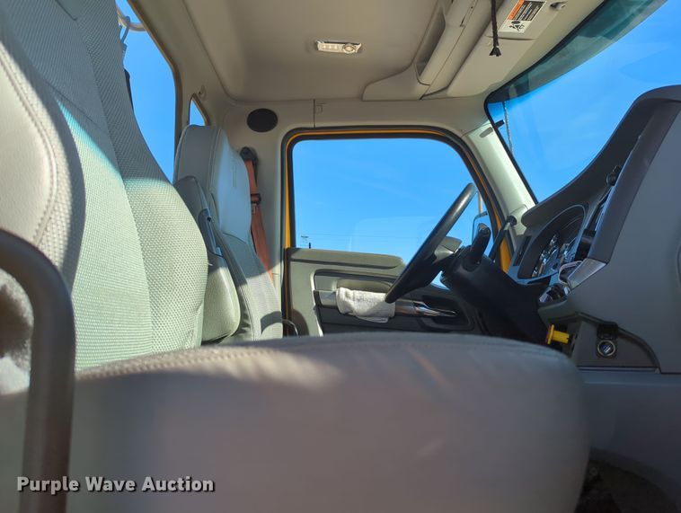 image for item OD9114 2019 Kenworth T680  semi truck