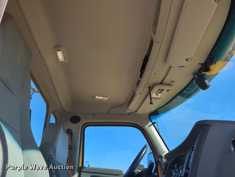 image for item OD9114 2019 Kenworth T680  semi truck